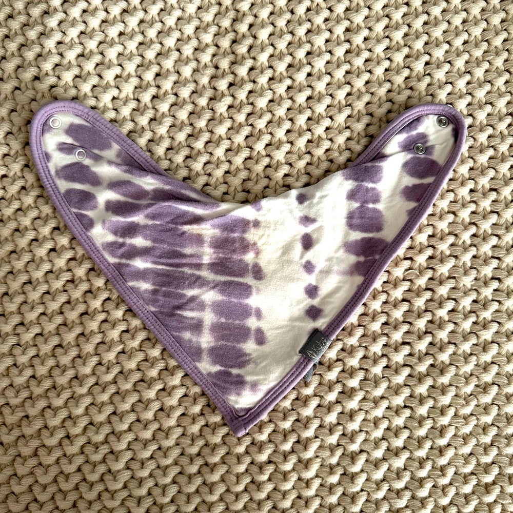 Kyte Baby bib in taro tie-dye.